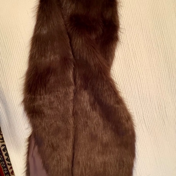 Badgley Mischka Brown Faux Fur Shawl - Picture 4 of 4